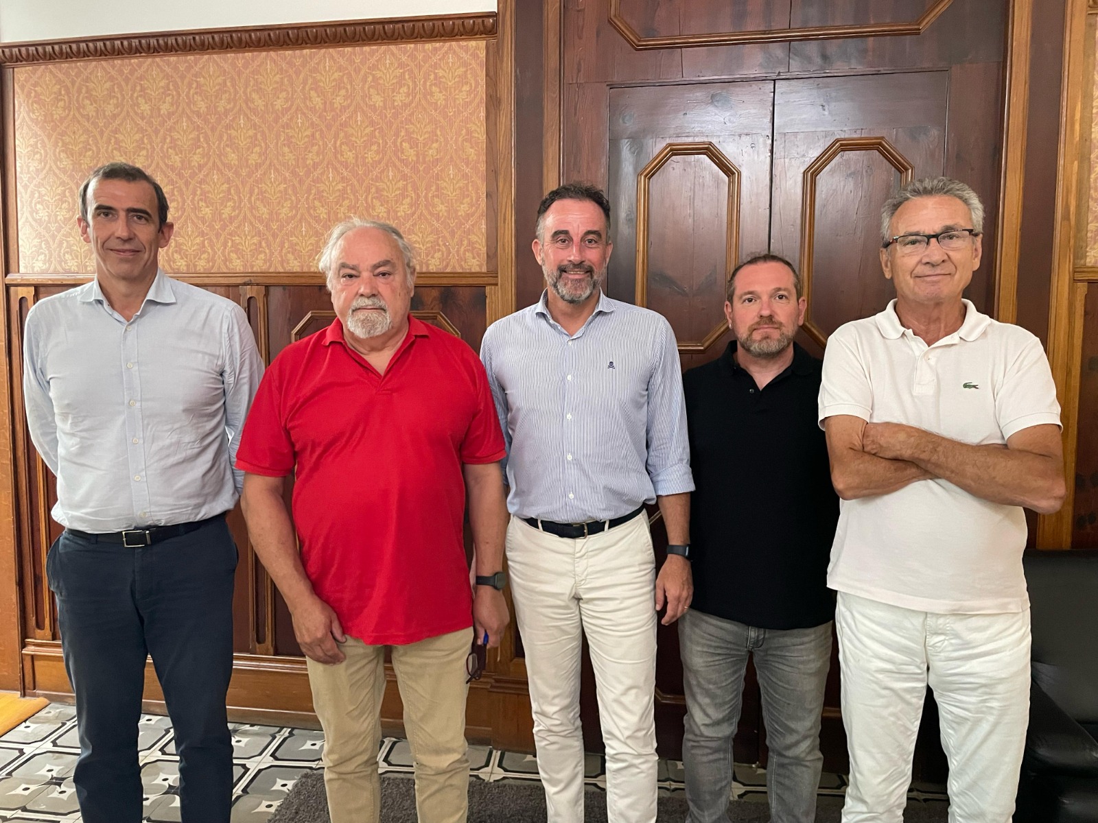 El Fòrum de la Societat Civil lliura al conseller d’Habitatge més de 100 propostes per afrontar l’emergència habitacional a les Illes